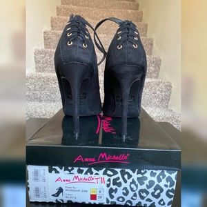 Cute suede heels with corset detail